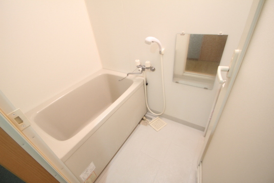 バス・シャワールーム　※別部屋の写真です