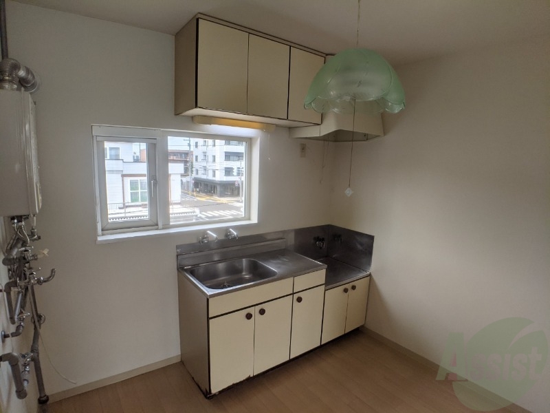 キッチン　キッチンです。ご自身でコンロを設置していただけます。