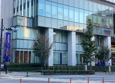 銀行　（株）みずほ銀行／目黒支店（銀行）まで72m