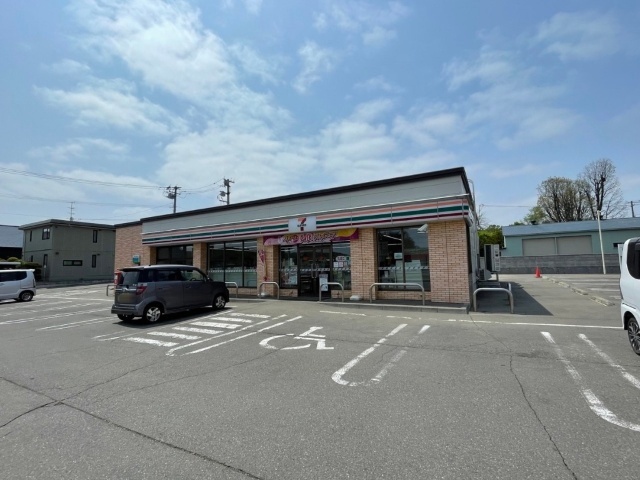 コンビニ　セブンイレブン幕別札内文京町店（コンビニ）まで244m