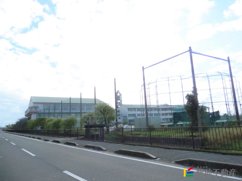 中学校　川副中学校（中学校）まで700m