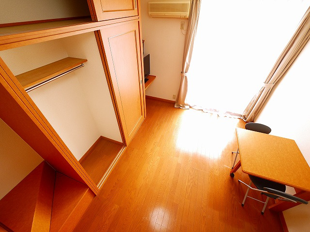 居室・リビング　こちらの居間で趣味の時間をお楽しみください