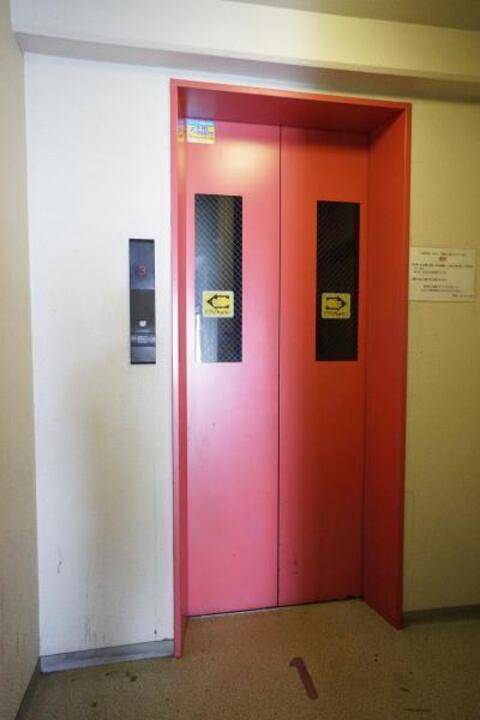 エントランス　エレベーター