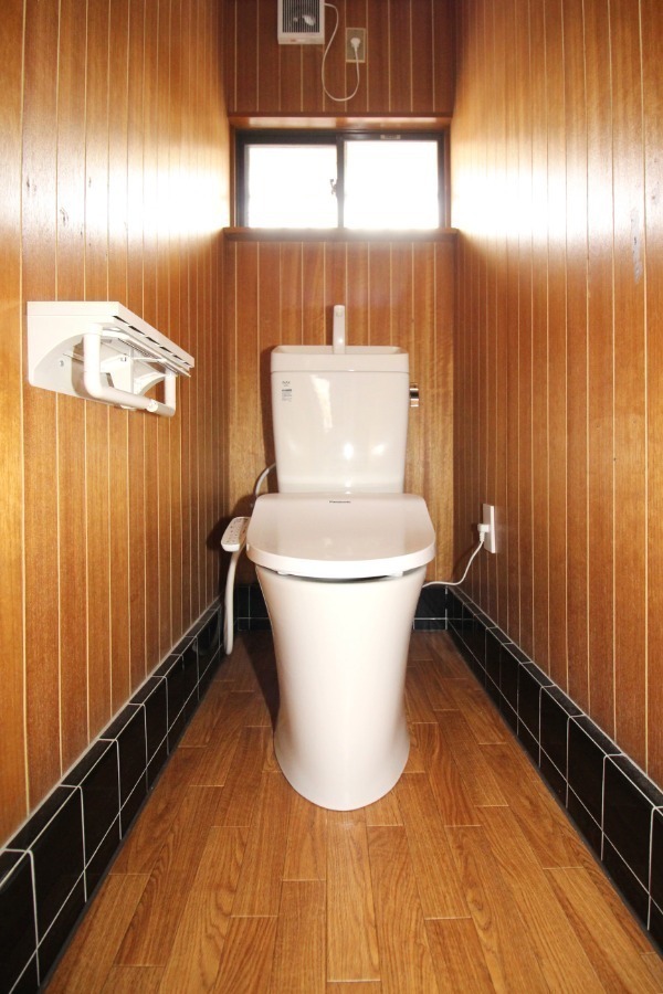 トイレ　トイレ1F温水洗浄便座