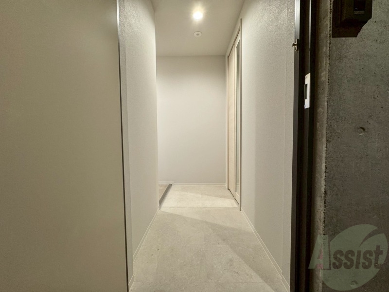 玄関　玄関です。ご覧の通り広々としていますね。