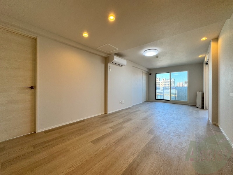 居室・リビング　エアコン付きで快適なリビングになっております！