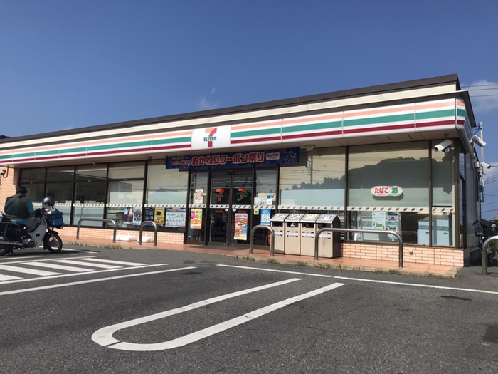 コンビニ　セブンイレブン（コンビニ）まで550m