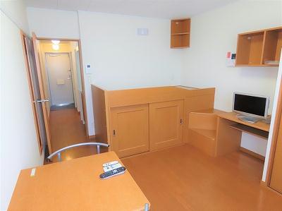 居室・リビング　ハイベッドタイプのお部屋です