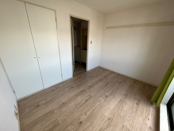 居室・リビング　※別号室のお写真です。