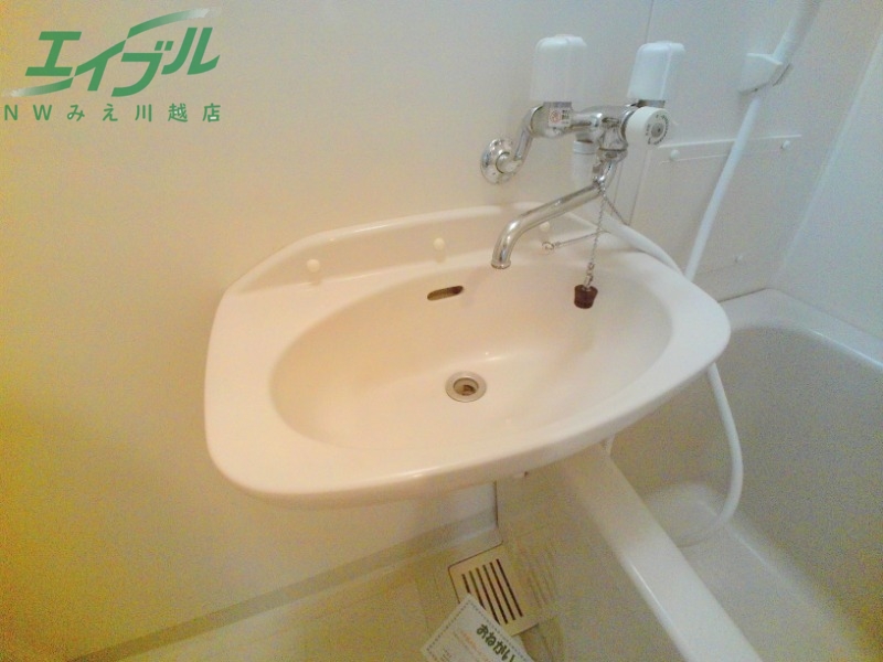 洗面設備　同型反転参考写真