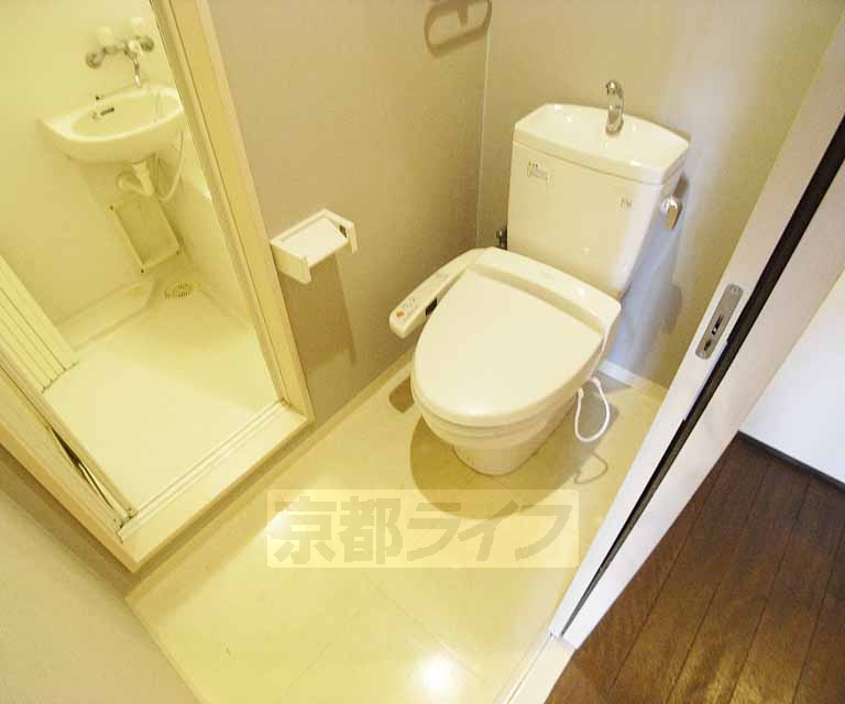 トイレ　３０２号室ロフト付き部屋写真です