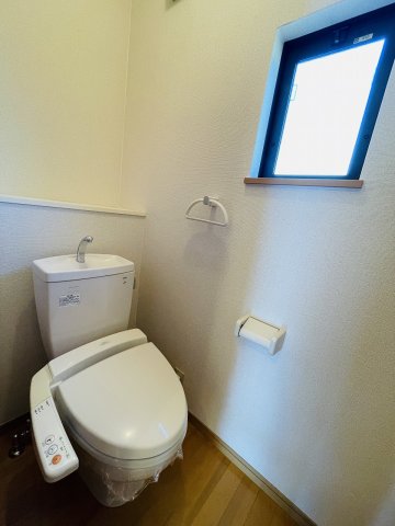 トイレ　※同物件別号室の写真になります