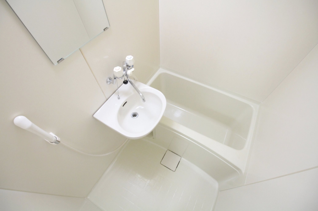 バス・シャワールーム　風呂とトイレはセパレート仕様です。