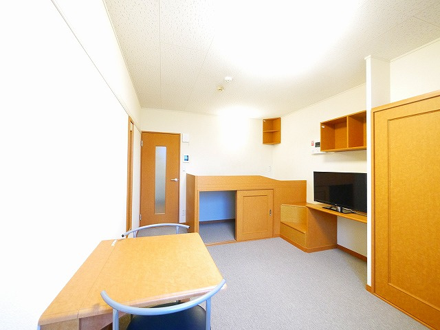 居室・リビング　こちらの居間で趣味の時間をお楽しみください