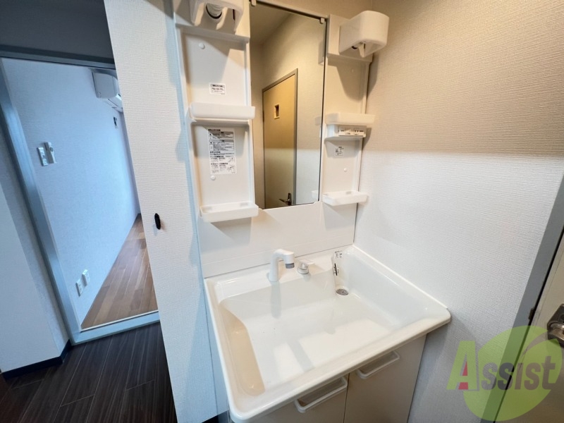 洗面設備　洗面台は独立しています。朝の身支度はこちらでどうぞ～