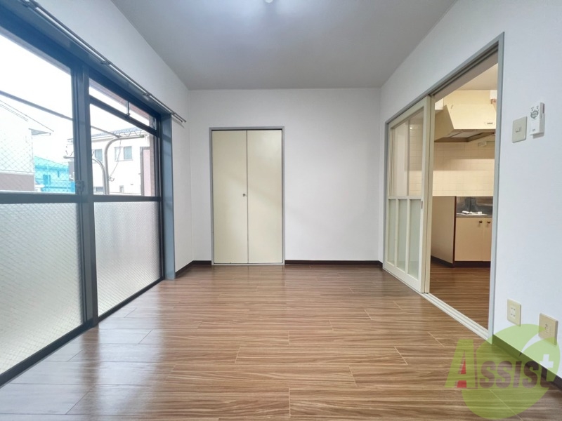 居室・リビング　６．０帖のリビングを撮影しました。伸び伸び出来そうですね。