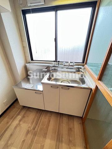 キッチン　コンパクトなキッチンで掃除もラクラク