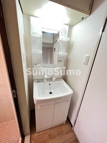 洗面設備　脱衣スペースもあります