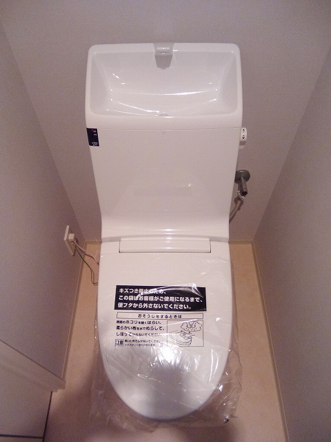 トイレ　温水洗浄便座です