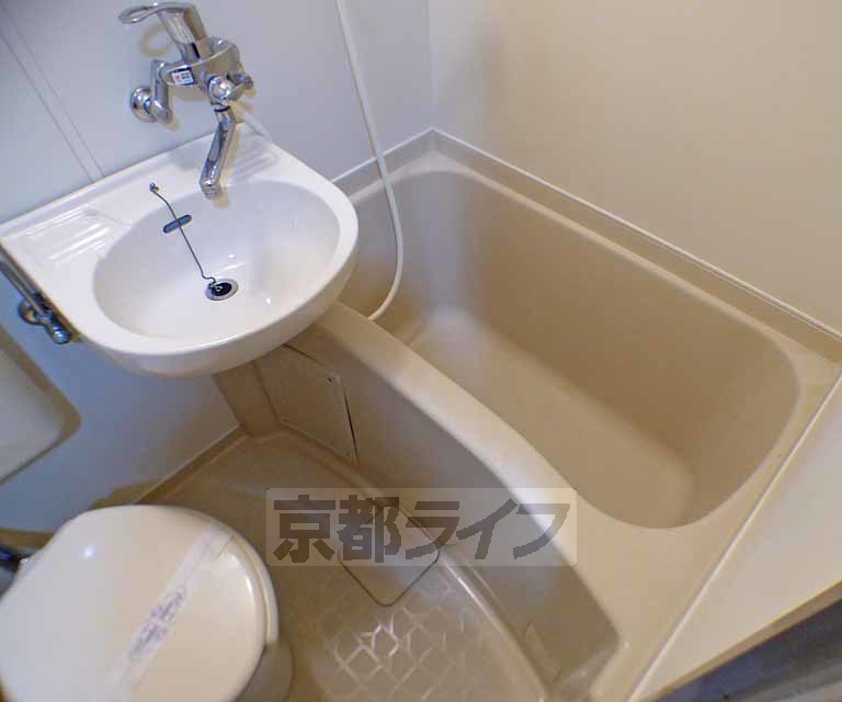 バス・シャワールーム　３点ユニットバスです。