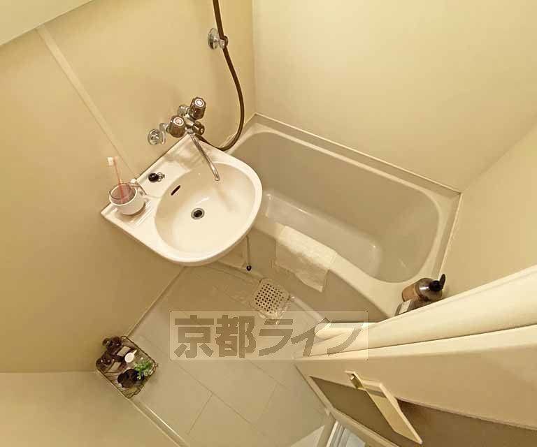 バス・シャワールーム　ゆったり浸かれるお風呂です。