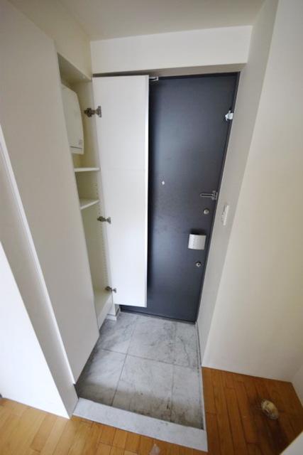 玄関　※別部屋の参考写真です。