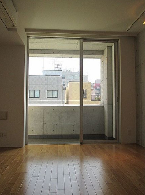 居室・リビング　※別部屋の参考写真です。