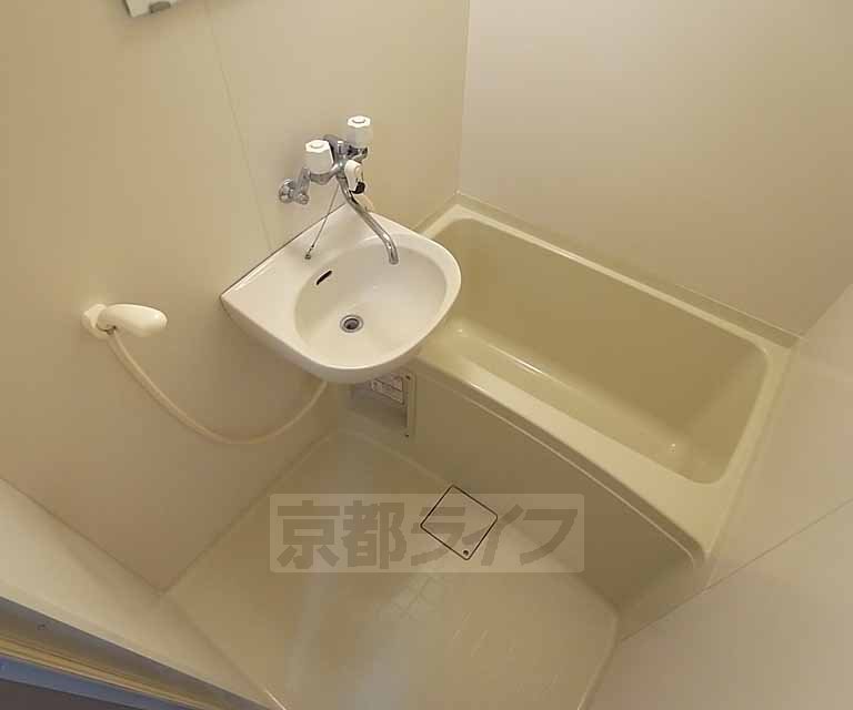 バス・シャワールーム　きれいな浴室です。