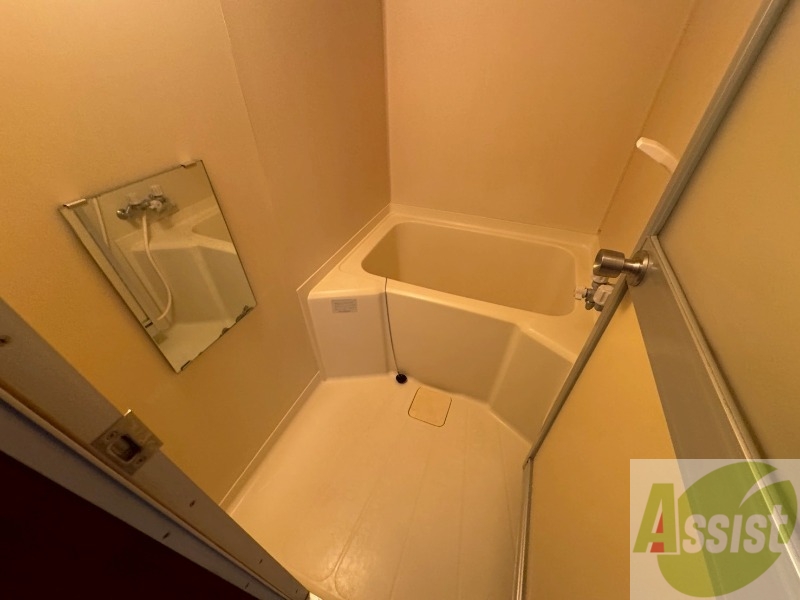 バス・シャワールーム　ユニットバスです。疲れを癒すのに欠かせませんね！