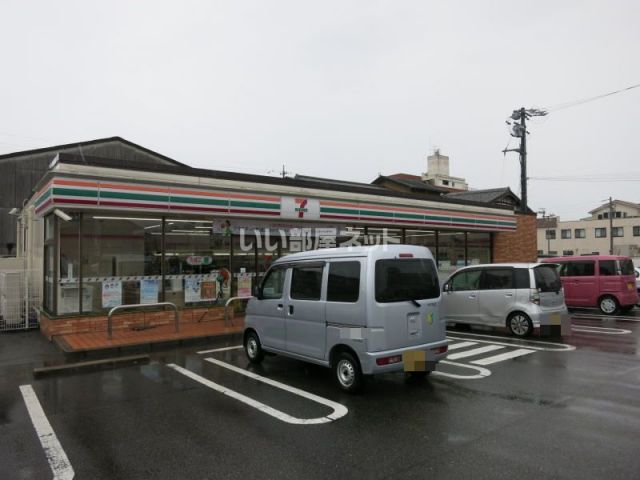 コンビニ　セブンイレブン岡崎錦町店（コンビニ）まで647m