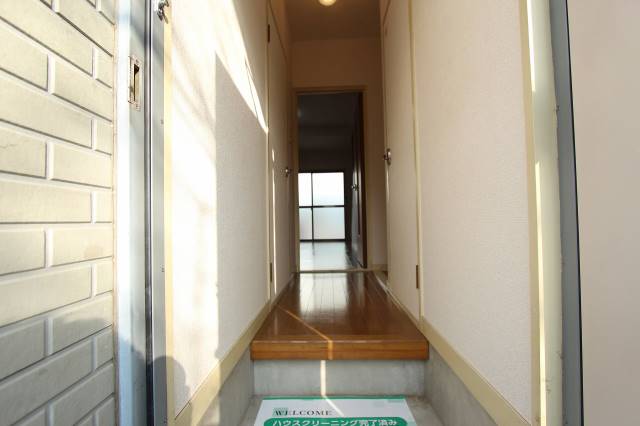 玄関　※１０Ｄ号室の写真です。