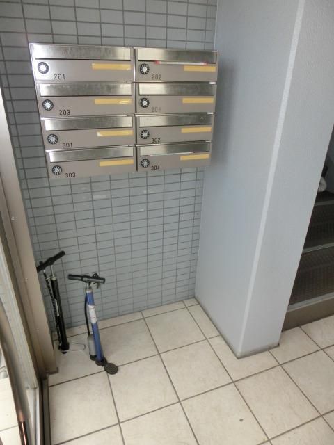 その他共有部分　１階に集合ポストがございます