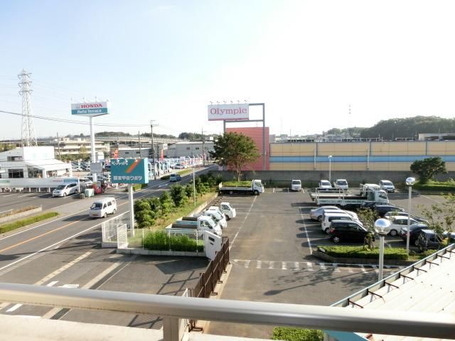 眺望　目の前が大型スーパーです