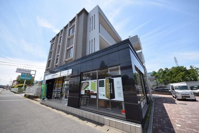 建物外観　1階部分にはテナント