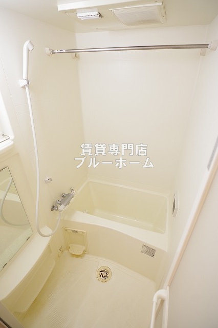 バス・シャワールーム　お風呂は浴室乾燥機付き！