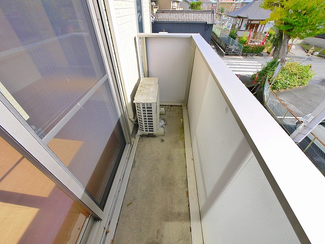 バルコニー　外からの目が気にならないバルコニーで洗濯物が干せます