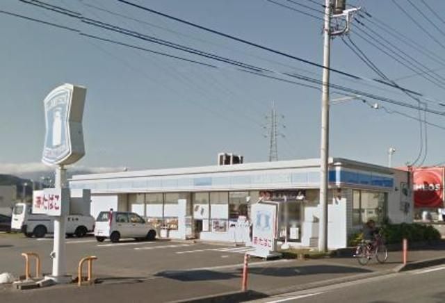 コンビニ　ローソン 城山川尻店（コンビニ）まで828m