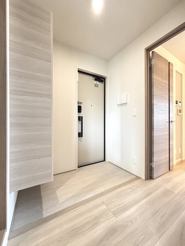 玄関　類似物件。イメージと異なる場合がございます。