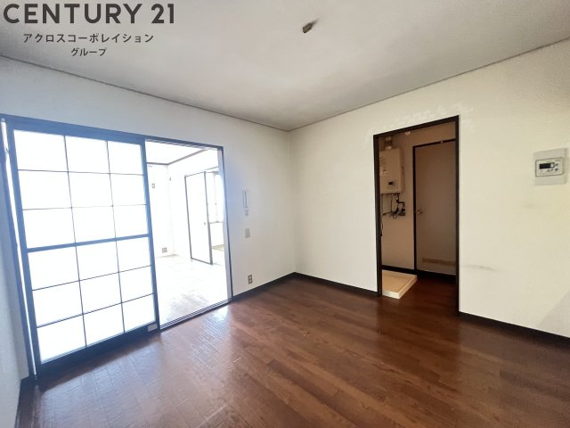 居室・リビング　明るいリビング