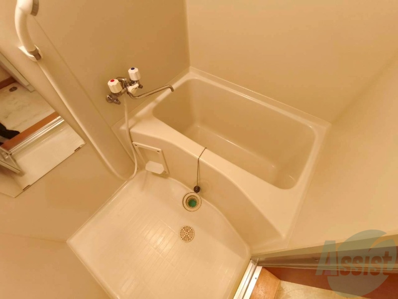 バス・シャワールーム　ユニットバスです。疲れを癒すのに欠かせませんね！