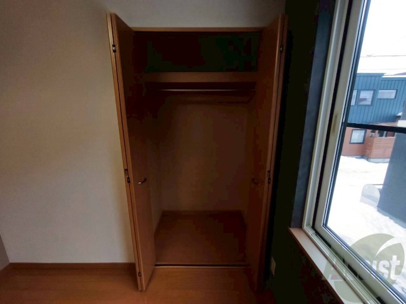 収納　寝室の収納です。部屋がすっきり片付きます。