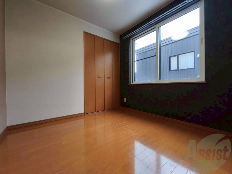 その他部屋・スペース　こちらのお部屋は光が差し込む、温かみのあるお部屋です。