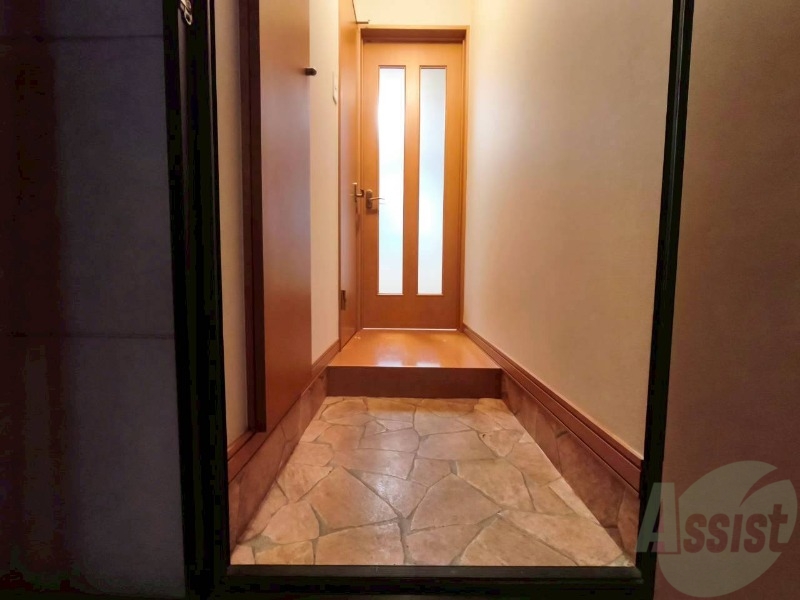 玄関　玄関の様子です。明るい印象ですね。気分もあがりそう。