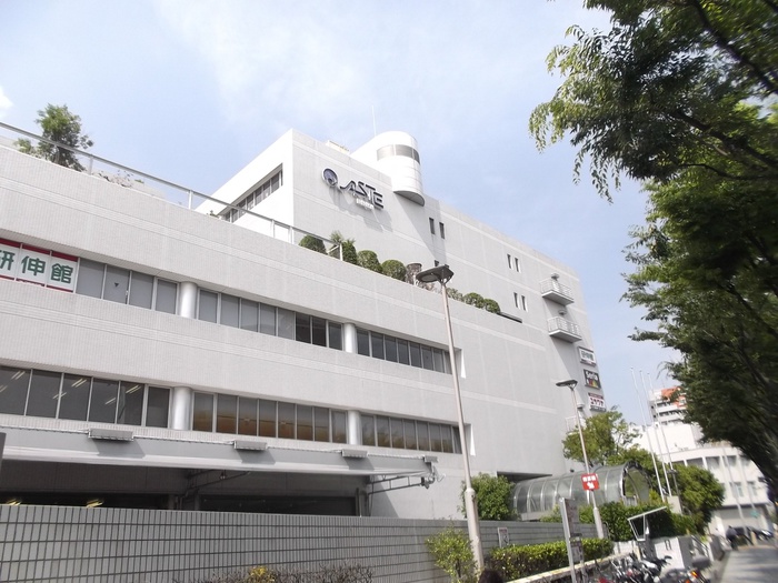 ショッピングセンター　アステ川西（ショッピングセンター）まで853m