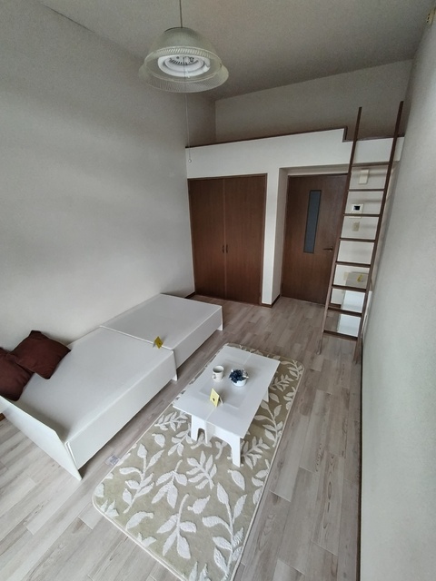 その他部屋・スペース　日当たりの良い南向きの洋室６帖（家具・備品は付いてません）