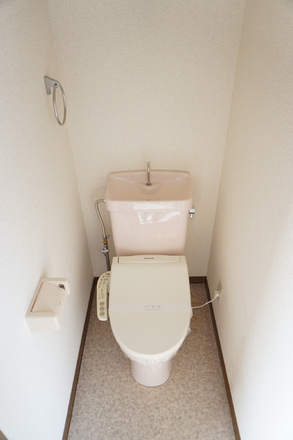 トイレ　清潔な洗浄機能付きのトイレ