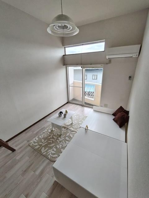 居室・リビング　日当たりの良い南向きの洋室６帖（家具・備品は付いてません）