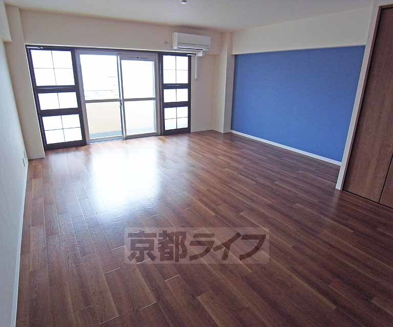 居室・リビング　広々！リノベーション物件です