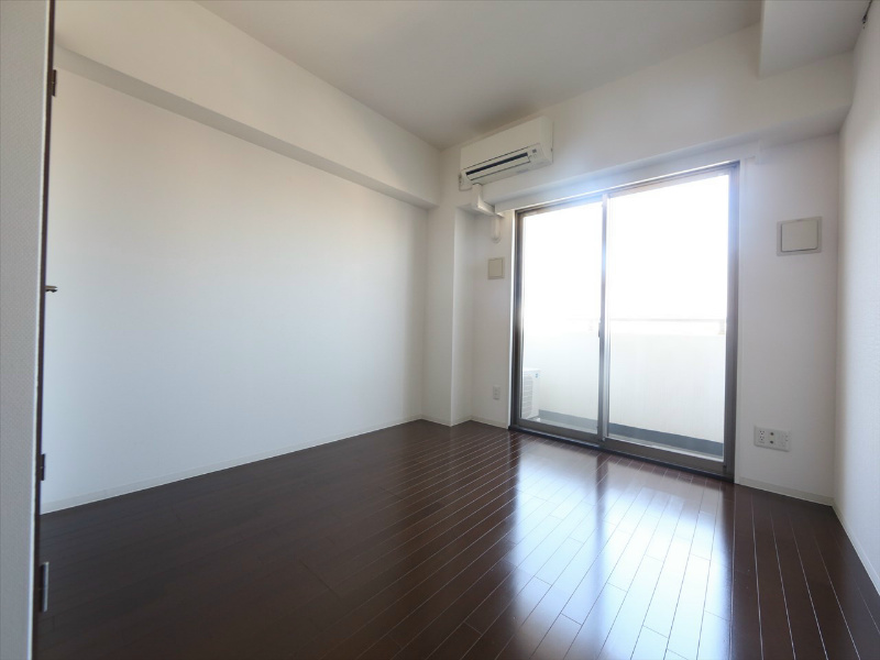 バルコニー　洋室6.8帖　エアコン完備　バルコニー