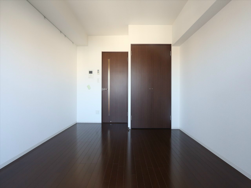 居室・リビング　洋室6.8帖　クローゼット付（収納充実してます）